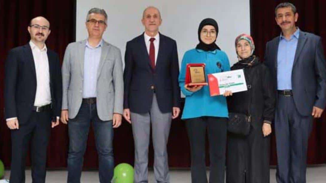 Devrek Anadolu İmam Hatip Lisesi öğrencimiz Medine Verdi, 'Sağlıklı Nesil, Sağlıklı Gelecek' yarışmasında il birincisi oldu