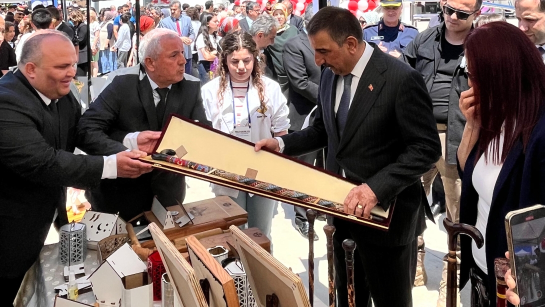 İlimiz Mesleki Eğitim Fuarına İlçemiz Okullarından Devrek Mesleki ve Teknik Anadolu Lisesi Katıldı.